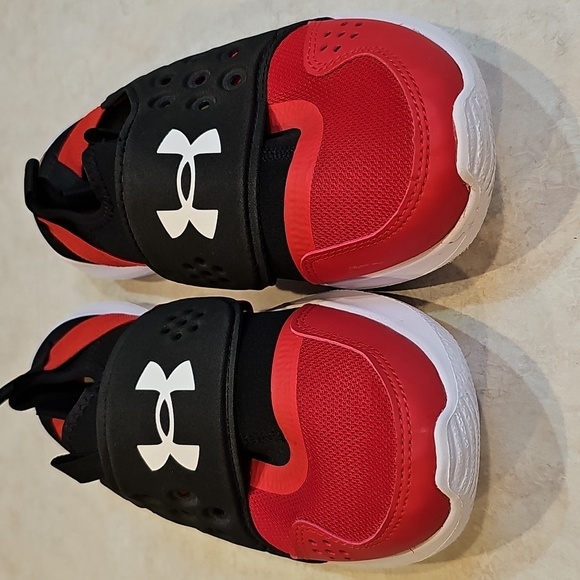 Under Armour Runplay Kids Red and Black Sneakers. Size 7Y. - Picture 3 of 4